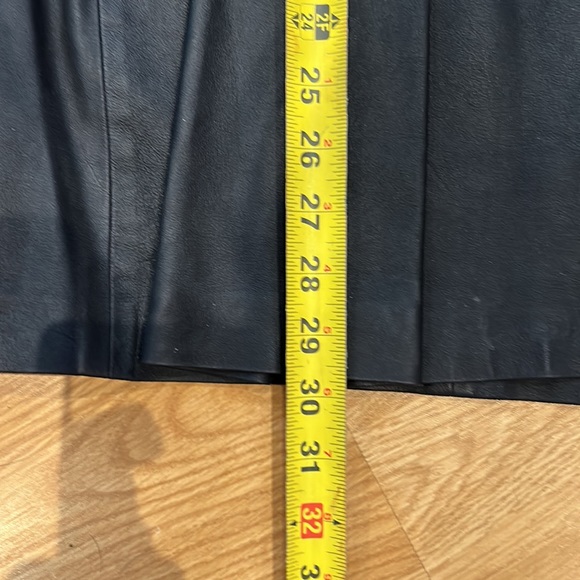 Long Black Leather Skirt by Valentino - Picture 8 of 8